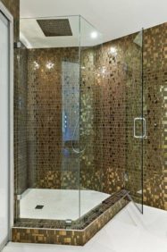 Gạch mosaic thủy tinh màu vàng hợp với những người thích phong cách cổ điển