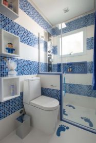 Gạch mosaic thủy tinh màu xanh cho phòng vệ sinh nổi trội