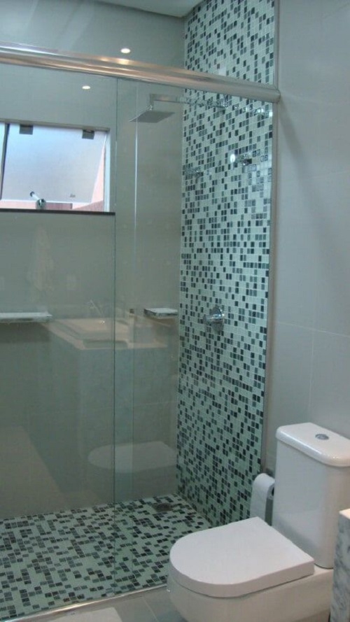 Gạch mosaic thủy tinh màu xanh cho phòng vệ sinh thoáng mát