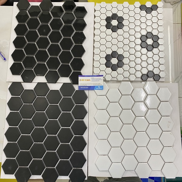 4 Mẫu Gạch Mosaic Lục Giác Màu Trắng – Màu Đen Giá Rẻ